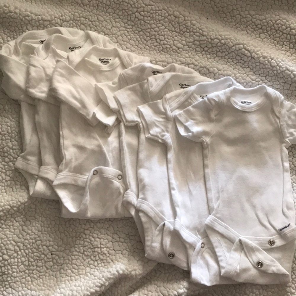 Newborn Gerber l/s and s/s onesies pack of 7